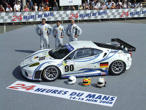 Lars Erik Nielsen (th.) sammen med teamkollegaerne Ehret og Kaffer, de kører i år i en Ferrari F430 model anmeldt af Farnbacher Racing.
(Foto: Claude Foubert - Endurance-Info.com)